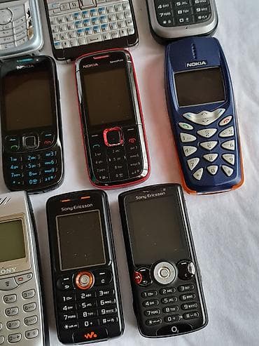 Car Electronics: Kolekcija klasičnih mobilnih telefona – više modela Nokia, Samsung — 8
