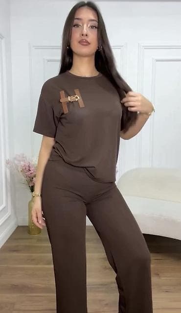 zenski parfemi: ✅Zenski komplet – široke pantalone i majica kratkih rukava
✅2000 din — 3