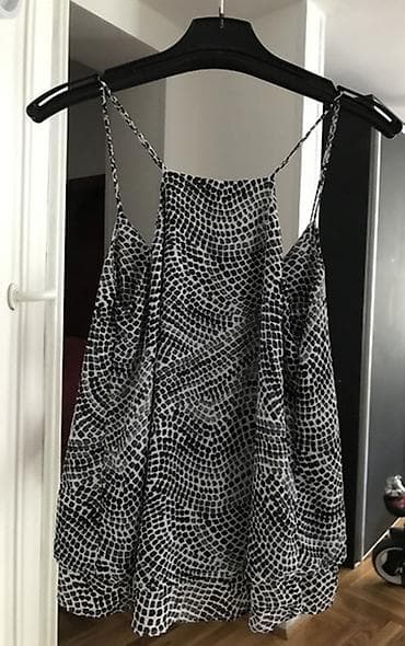 strukirane majice: H&M majica
Velicina 36
Zaista kao nova — 4