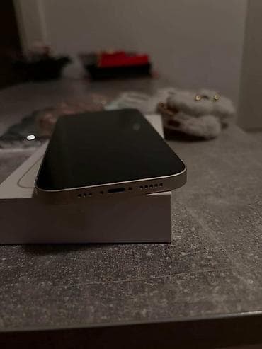 win win telefon: Apple iPhone (bela boja) sa originalnom kutijom. Dve zadnje kamere — 3