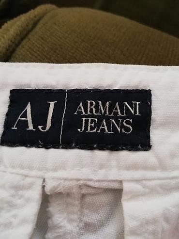 ARMANI bele pantalone, original, nove. Extraaaa. Vel s. Saljem post na lalafo.rs ARMANI bele pantalone, original, nove. Extraaaa. Vel s. Saljem post