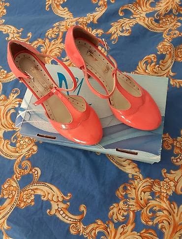 Sandale: Ženske lakovane sandale na štiklu – kajsija boja - Model: T-strap (T — 2