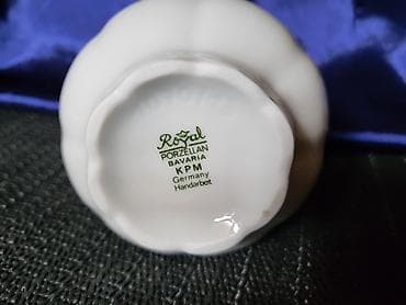 Vaza nova,rucni rad Royal KPM Nemacka 1950 do 1970god. Nemacka bela — 2