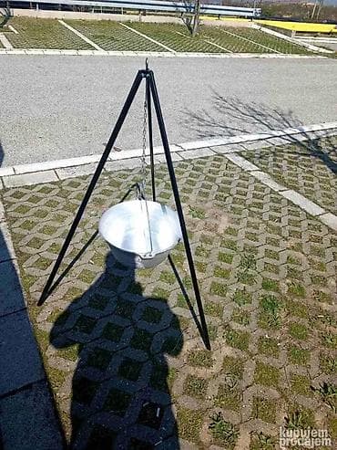 staklene case za desert: Tronožac sa kotlićem za kuvanje na otvorenom - Metalni tronožac — 1