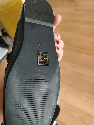 Crne kožne cipele sa kaišićem – Claudia Donatelli - Materijal