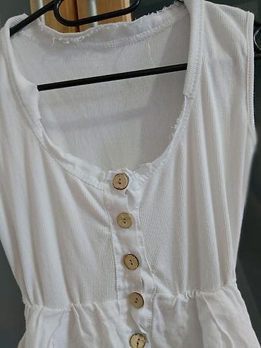 office sandale: Bela letnja haljina na tregere bez rukava, midi dužine. Napred se — 2