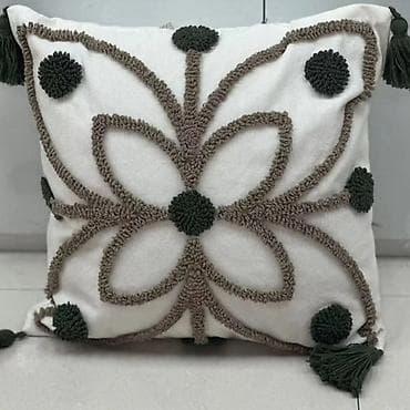 Dimenzije 45cm * 45 cm

1 kom 1700 din
2 kom 2700din