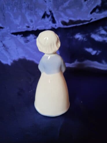 porcelanske solje za caj: Svecnjak nov,vintaz porcelanski. Visina. 13,5cm — 5