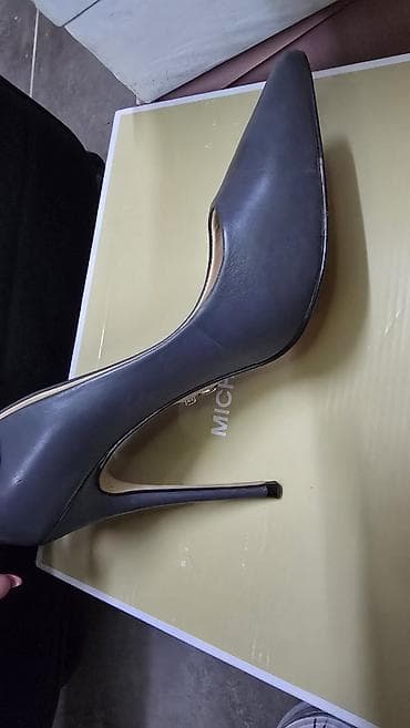 bele sandale na platformu: Carrano salonke na visoku štikle kao nove. - Model: klasične špic — 2