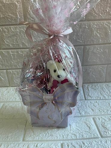 ukrasne jagode: Poklon setovi u dekorativnim kutijama Elegantno aranžirani poklon — 1