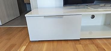 Na prodaju TV komoda sa dve fioke i prostorom u sredini sa policom u — 4