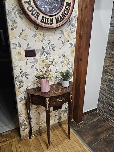 stilski namestaj prodaja: 𝐄𝐥𝐞𝐠𝐚𝐧𝐭𝐧𝐚 𝐬𝐭𝐢𝐥𝐬𝐤𝐚 𝐤𝐨𝐧𝐳𝐨𝐥𝐚 𝐬𝐚 𝐢𝐧𝐭𝐚𝐫𝐳𝐢𝐣𝐨𝐦 𝐢 𝐞𝐥𝐞𝐦𝐞𝐧𝐭𝐢𝐦𝐚 𝐩𝐨𝐳𝐥𝐚ć𝐞𝐧𝐞 𝐛𝐫𝐨𝐧𝐳𝐞 — 2