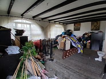 Houses for rent: Za sve informacije nazvati.Porodična kuća sa dvorištem - Tip — 6