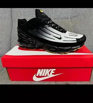 hogl obuca beograd: Patike Nike Air Max Plus III, dostupne u kombinacijama crno-bele — 1