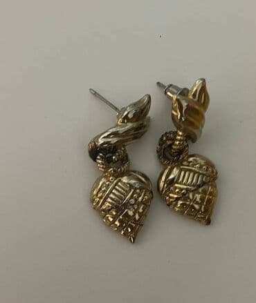 Necklaces: Screwback earrings — 1