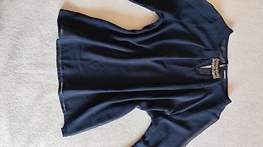 pull and bear patike: Elegantna ženska bluza u tamnoplavoj boji. - Model: ravnog kroja — 4