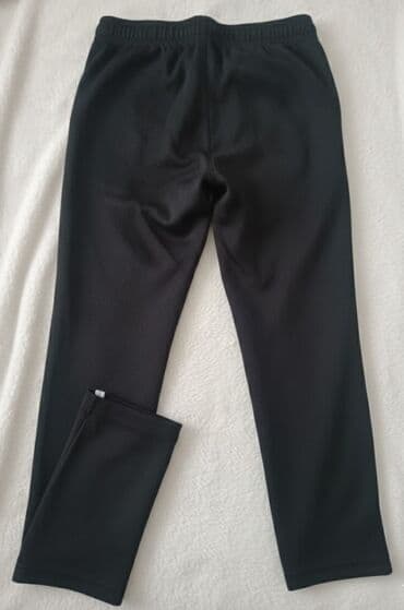 Crne sportske pantalone/helanke - Boja: crna - Kroj: uski, ravne