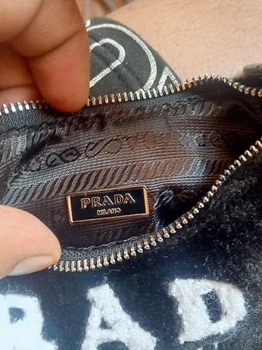 fosil torbe: Prada mini torba – Re-Edition 2000, crna plišana varijanta - Model — 2