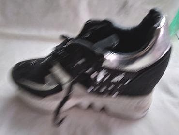 bele patike sa debelim djonom: Zenske cipele br.37 polovnecena za 1 par — 9