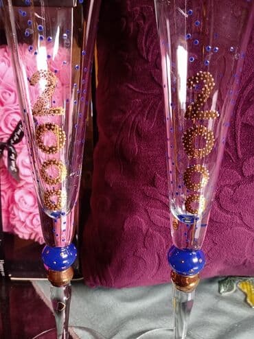 swarovski case za vino cena: Case nove za dvoje iz 2000te. za vino. postojan dezen. obe u ceni — 2