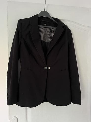 sinsay blejzeri zenski: H&M ženski blejzer, crne boje, elegantnog kroja sa reverima. Model — 3