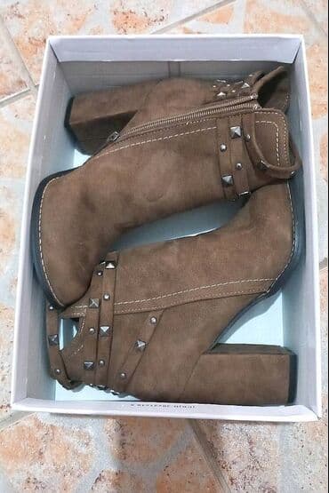 Gležnjače, 38 na lalafo.rs Gležnjače, 38