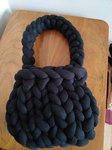 mona zlatna torbica: Nova mala crna torbica - Ručno pletena torbica od debele, meke — 2