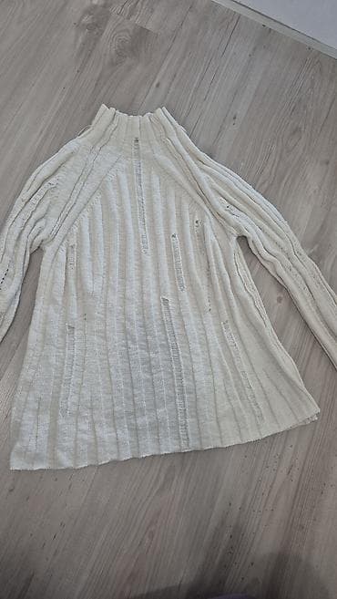 lidl patike zenske: Lot ženske garderobe – 4 komada 1) Crni džemper sa dodatkom bele — 3