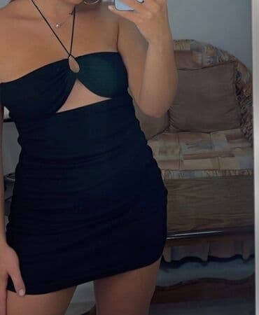 Crna mini haljina – elegantan i trendi model. Dostupna i u nebo plavoj na lalafo.rs Crna mini haljina – elegantan i trendi model. Dostupna i u nebo plavoj