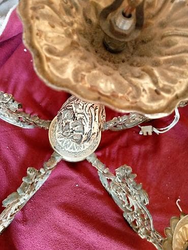 trimer sa tockovima: Antikni višekraki luster od livene mesingane/brončane legure, bogato — 1