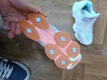 patike sa greskom: New Balance, 38 — 11