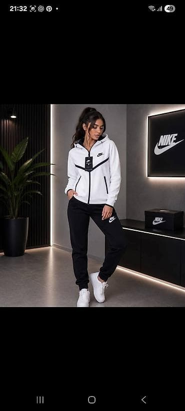 Nike ženski trenner set – dukserica sa kapuljačom i donji deo -
