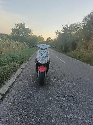 audi a4 cena: Yamaha skuter – sportski dizajn, dvotaktni mali gradski motocikl. - — 1