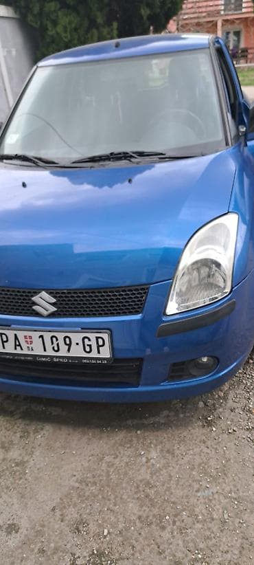 Suzuki Swift, plava boja, trovratni hečbek. Glavne karakteristike: -