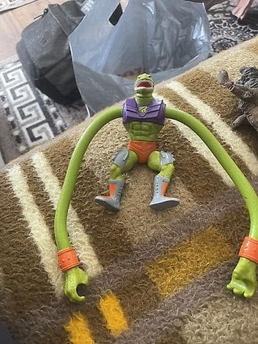 polovni autici na akumulator: Akciona figura guštera sa izduženim rukama - Zanimljiva figura — 2