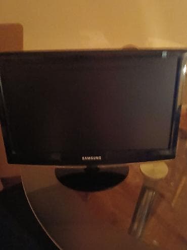 Samsung LCD monitor/TV - Dijagonala približno 22–24 inča (široki