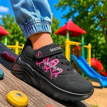 Dečije patike Skechers – model sa platformom i srcima - Dizajn