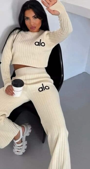 miu miu trenerke: I. 12. Uni 3899🌹🌹 — 2