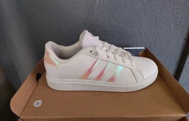 Ženska obuća: Adidas, 36, bоја - Bela — 1