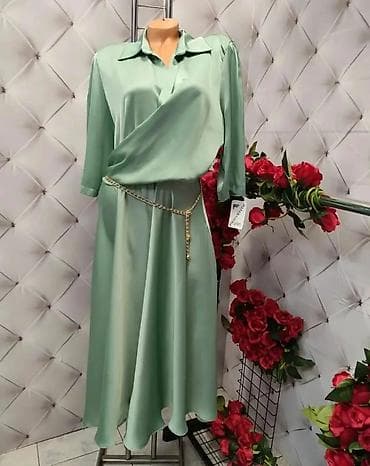 Dresses: Satenasta midi haljina sa preklopom i zlatnim lancem - Elegantna — 3