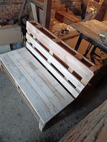 Ostali nameštaj: Drvena klupa od paleta – ručni rad - Materijal: masivno drvo/palete — 2