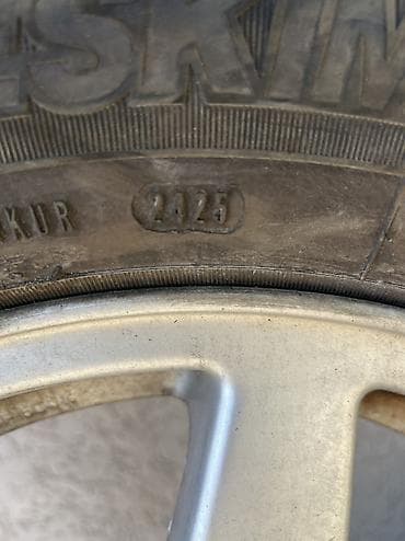 Auto delovi, gume i tjuning: Skinute sa VW Golf 5 Alufelne 5x112 195 65 R15 ET55 centralna rupa — 5