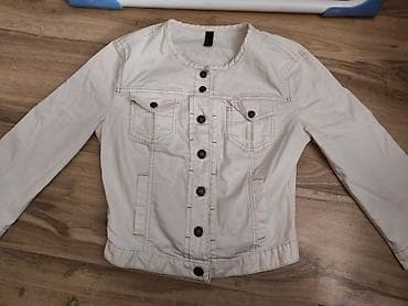 kronos jakna: Bela ženska jakna bez kragne, teksas/keper stil. Detalji: - Boja — 2