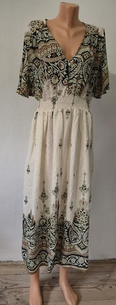 Haljina nova sa etiketom. Prelepa je uživo, uzeta u pogrešnoj na lalafo.rs Haljina nova sa etiketom. Prelepa je uživo, uzeta u pogrešnoj
