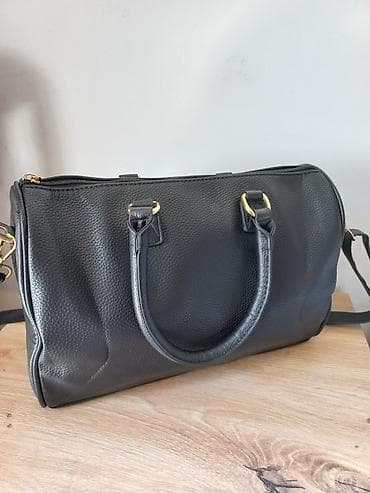 Crna kožna torba – elegantan „bowling/duffle“ model - Materijal: crna