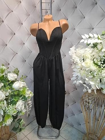 umetak siske: Elegantni crni kombinezon bez rukava - Model sa tankim bretelama i — 1