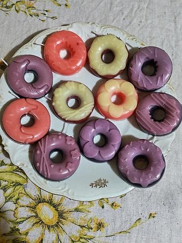 Mirisne sveće u obliku krofni – ručno pravljene dekorativne svećice -