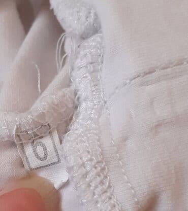 pantalone sa šljokicama: Dečije šorts pantalone – bela boja, veličina 116 (za oko 6 godina). - — 2