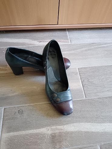 Cipele: Klasične ženske salonke sa retro šarmom - Model: zatvorene salonke sa — 1