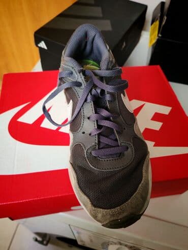 Patike: Patike, Nike — 2